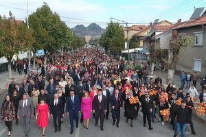 Со импозантен граѓански марш, Прилеп го одбележа Денот на народното востание