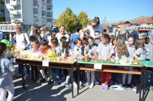 Со традиционалниот „Есенски панаѓур“, ООУ „Кире Гаврилоски“ го одбележа Светскиот ден на храната