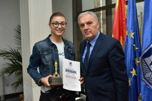 Првенците на генерацијата 2015-2019 од прилепските средни училишта, на прием кај градоначалникот Јованоски