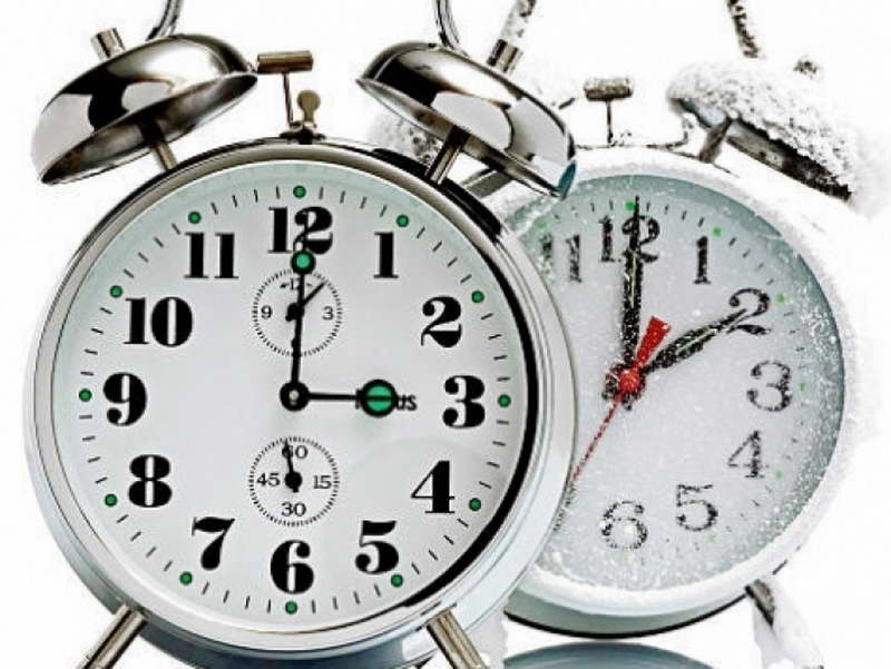 Почнува зимското сметање на времето – ноќеска во 3 часот стрелките на часовникот вратете ги еден час назад