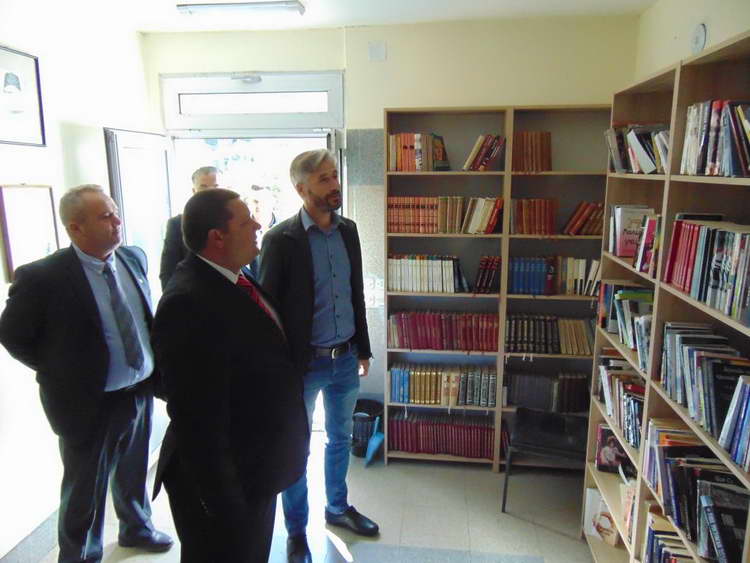 Донација од 2.000 книги на албански јазик од Домот на културата во Крушево, за Гимназијата во општина Долнени