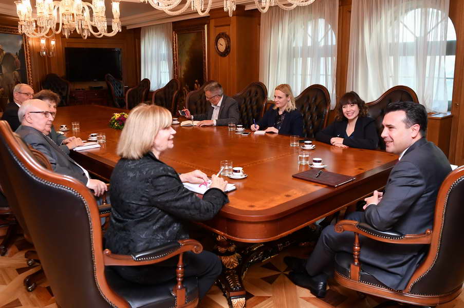 Заев и Царовска се сретнаа со претставници на Сојузот на здруженијата на пензионерите