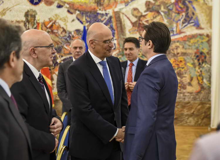 Средба на претседателот Пендаровски со министерот за надворешни работи на Грција, Дендиас