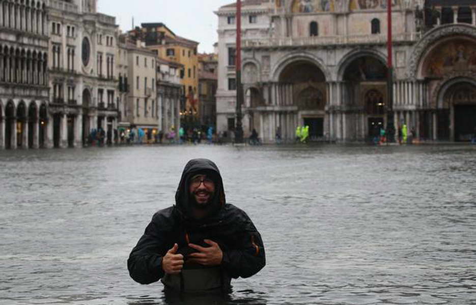 Фотографија на денот: Големи поплави во Венеција