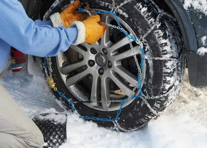 МВР: Од утре задолжително носење на зимска опрема во возилата