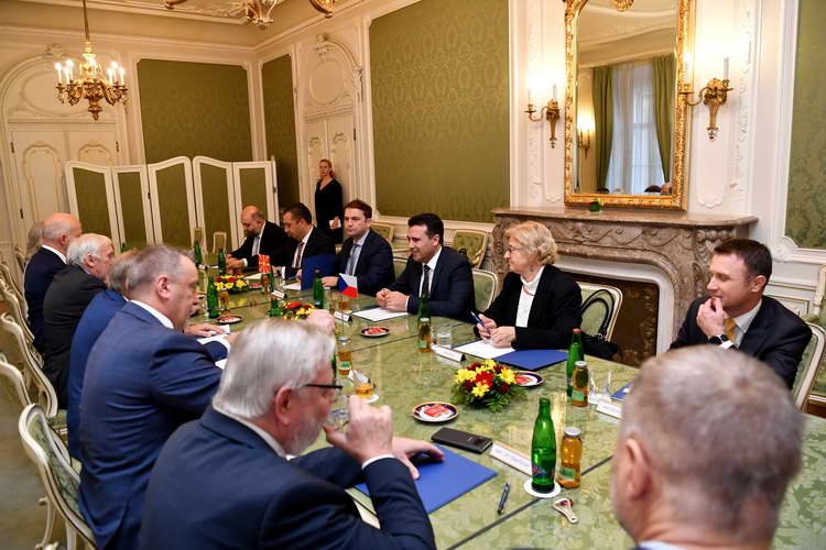 Премиерот Заев во еднодневна посета на Чешка
