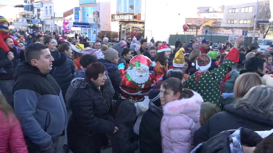 Со новогодишна програма на градскиот плоштад, прилепчани ја испраќаат 2019 година
