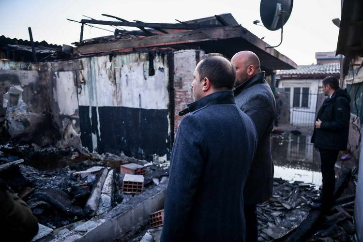 Премиерот Спасовски најави најитно обезбедување првична помош за семејството кое во пожар ги изгуби двете малолетни деца