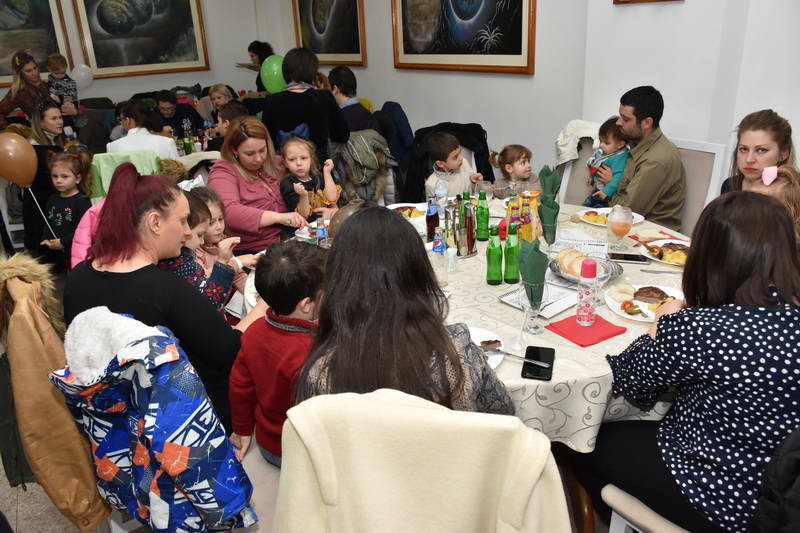 Одржан традиционалниот „Божиќен ручек“ за 500 деца од целата држава