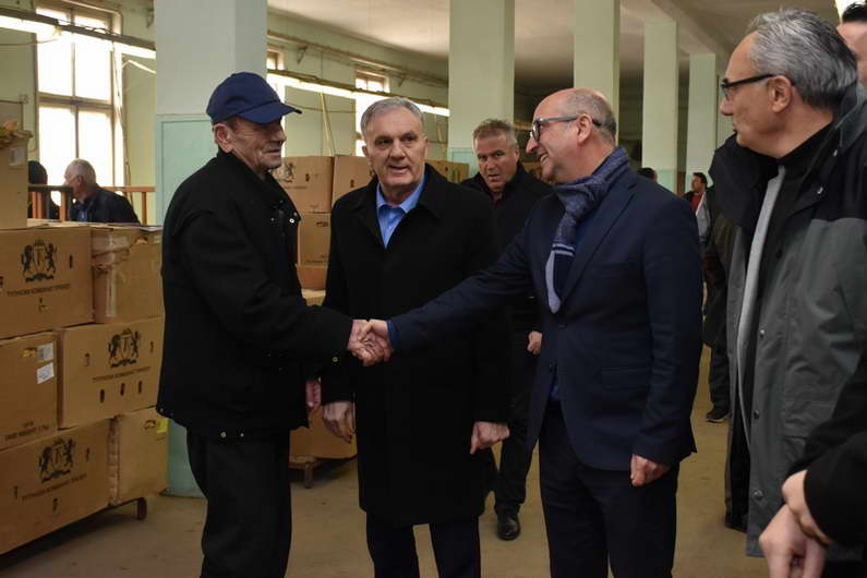 Министерот Димковски во посета на Прилепскиот регион: Откупот тече без проблеми, откупени 80 отсто од произведениот тутун