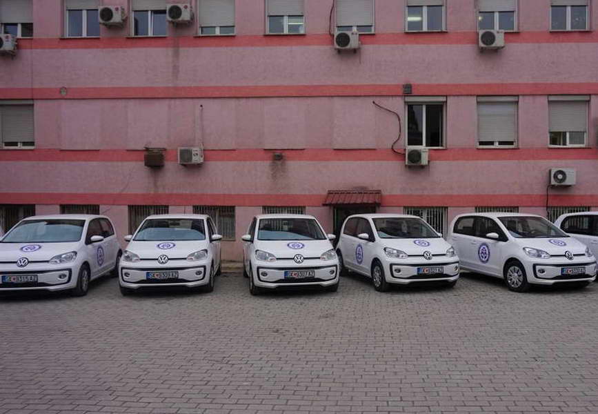 Скопските клиники добија 13 нови амбулатни возила