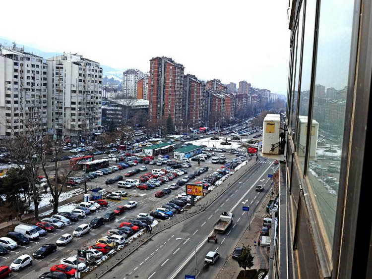 Проблемот со паркирањето во Скопје е равенка со многу непознати (инфографик + видео)
