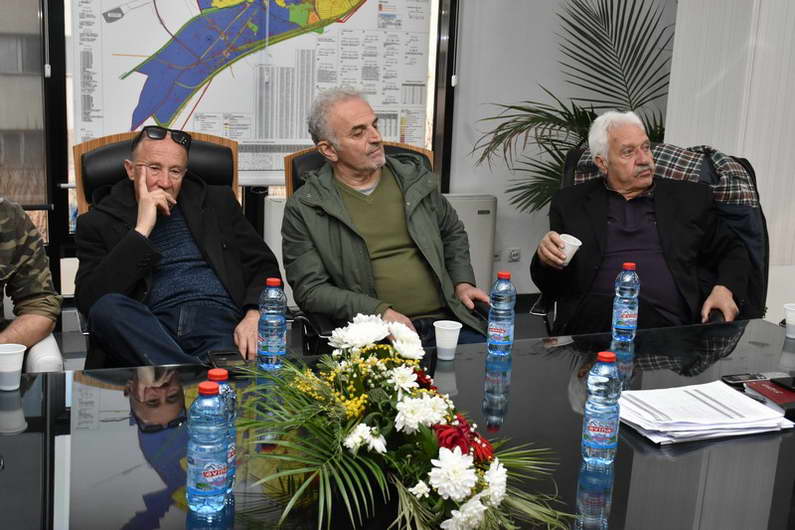 Во чест на седумдеценискиот јубилеј, градоначалникот Јованоски на средба со актерите од театарот „Војдан Чернодрински“