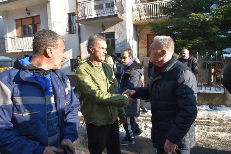 Градоначалникот Јованоски најави помош за семејствата Спиркоски, чиј дом утринава беше опожарен