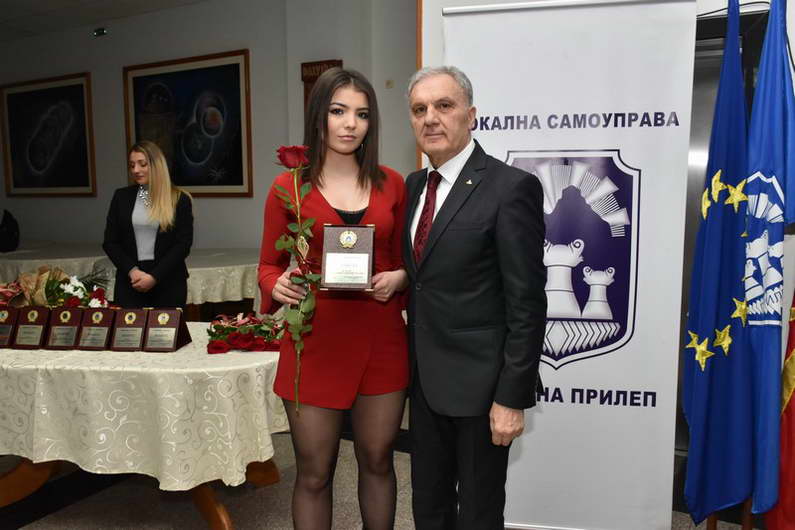 Пулексенија Јованоска, државната репрезентативка во карате, избрана за спортист на општина Прилеп за 2019 година