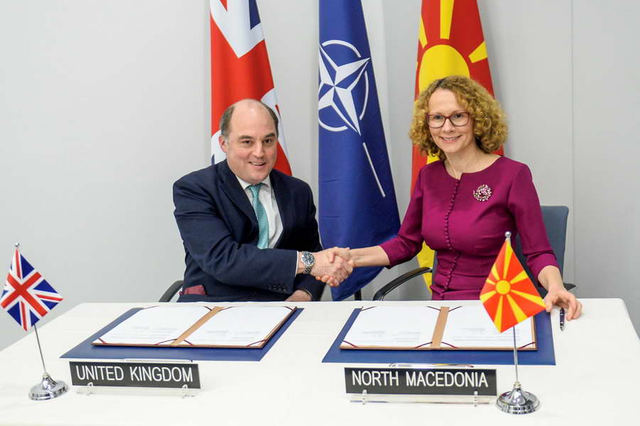 Шекеринска-Волис: Потпишан нов Договор за соработка во одбраната со Обединетото Кралство