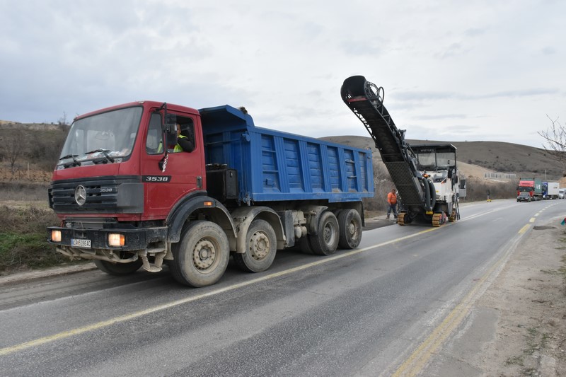 Се интензивираат градежните работи на патот Градско-Прилеп