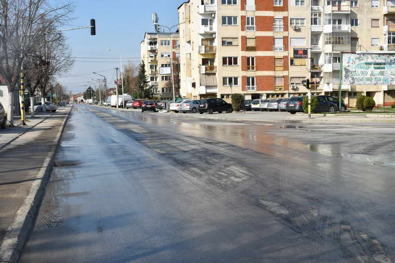 Дезинфекција на улиците во градот и населените места – започна примената на мерките кои ги донесе Општинскиот кризен штаб