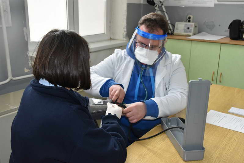 Прилепската болница и службата за Итна медицинска помош ги добија првите заштитни штитови за лице