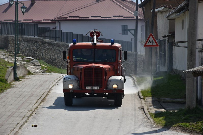 Поставени автоматски апарати за дезинфекција на возилата кои влегуваат во Прилеп