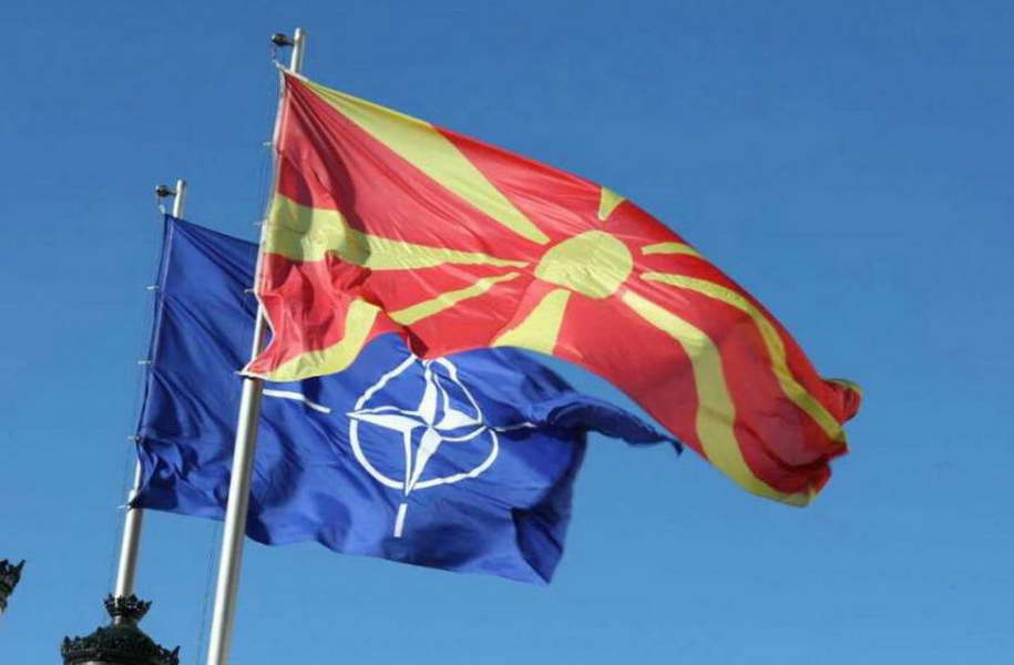 Свечена церемонија на кревање на македонското знаме пред седиштето на НАТО во Брисел