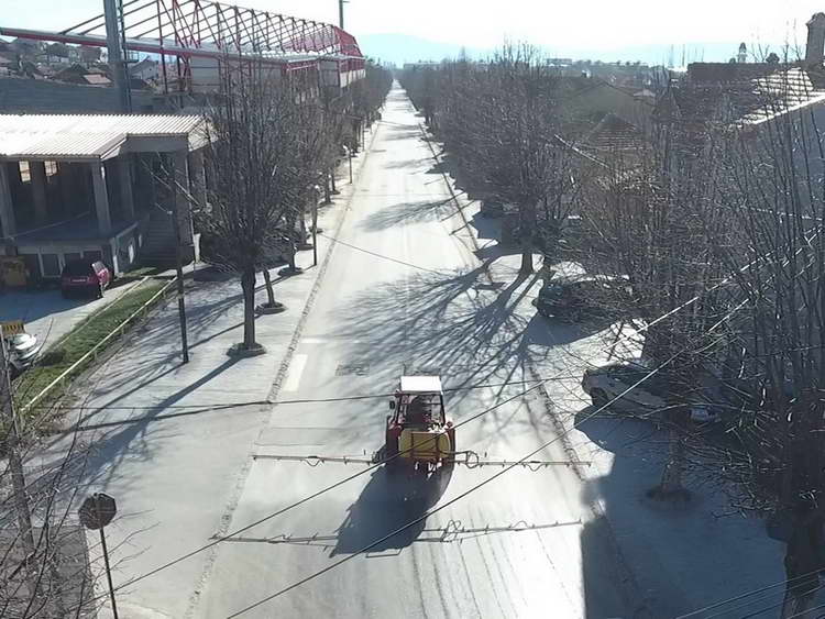 Општина Прилеп успешно ја спроведе акцијата за дезинфекција на улиците во градот