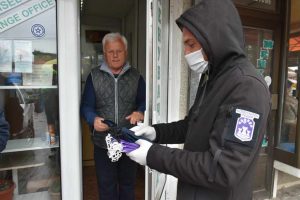 Со стапувањето на сила на новите мерки, Општина Прилеп распредели 15.000 бесплатни заштитни маски за граѓаните