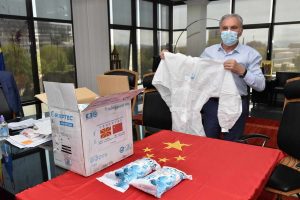 Кинеска донација од 200 заштитни одела за Општина Прилеп