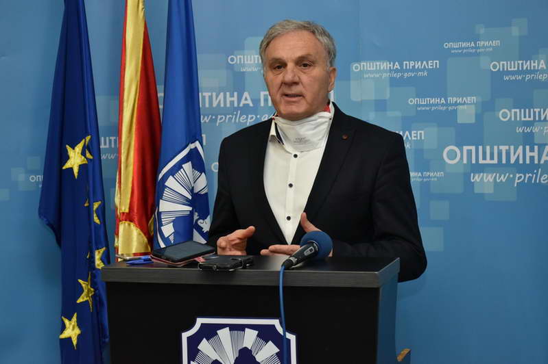 Реакција на градоначалниот Јованоски: Гужвањето пред банките во услови на пандемија, е неодговорно и недозволиво