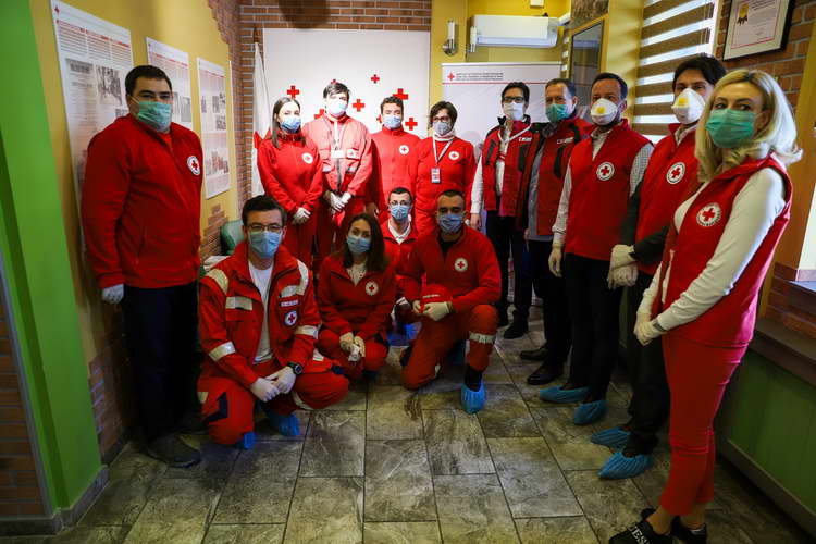 Средба на Претседателот Пендаровски со волонтерите на Црвениот Крст: Вие сте олицетворение на солидарноста во своето најдобро издание