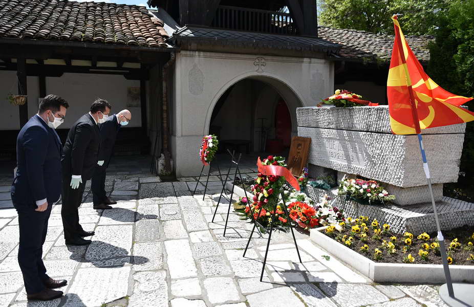 Делегација од Кабинетот на Претседателот положи цвеќе по повод 117-годишнината од смртта на Гоце Делчев