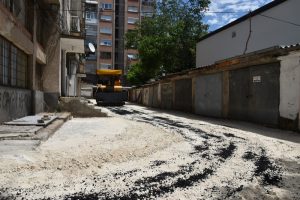 Продолжува инфраструктурното уредување на Прилеп, на ред улици и паркинзи во урбаните заедници „Бончејца“ и „Центар“