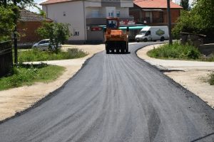 Започна асфалтирањето на регионалниот пат помеѓу населените места Кадино Село и Галичани