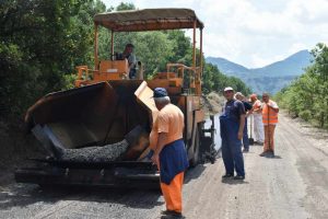 Со несмален интензитет продолжува реконструкцијата на регионалниот пат за Мариово