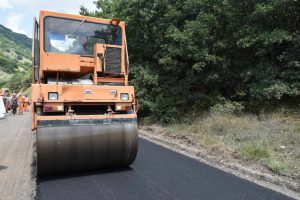 Со несмален интензитет продолжува реконструкцијата на регионалниот пат за Мариово