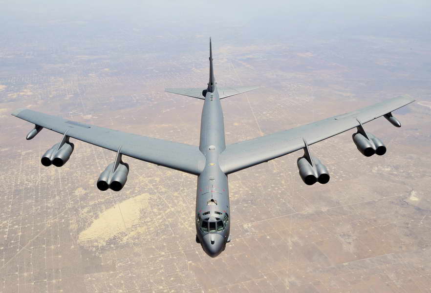 Шест бомбардери Б-52 на САД ќе прелетаат над Македонија