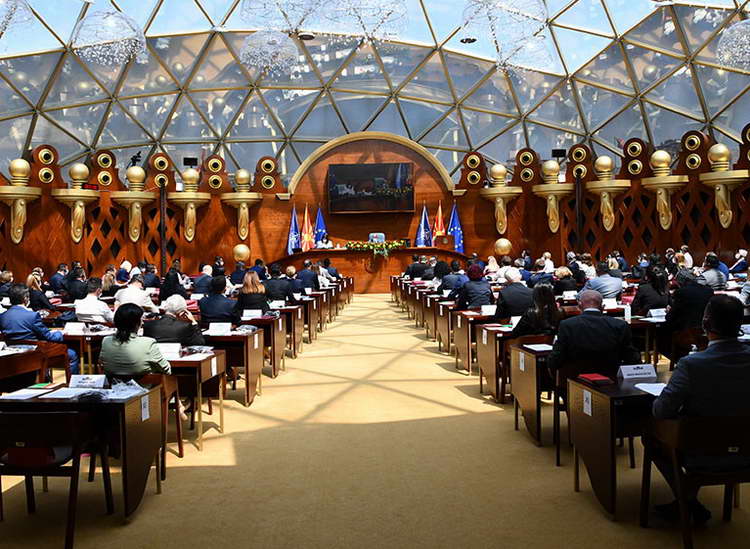 Собранието ја констатираше оставката на Заев, пратенички прашања нема