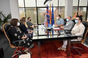 Дводневната посета на Прилеп, британската амбасадорка Галовеј ја започна со средба со градоначалникот Јованоски