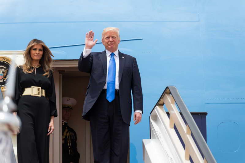 Американскиот претседател Трамп и неговата сопруга Меланија се позитивни на ковид-19