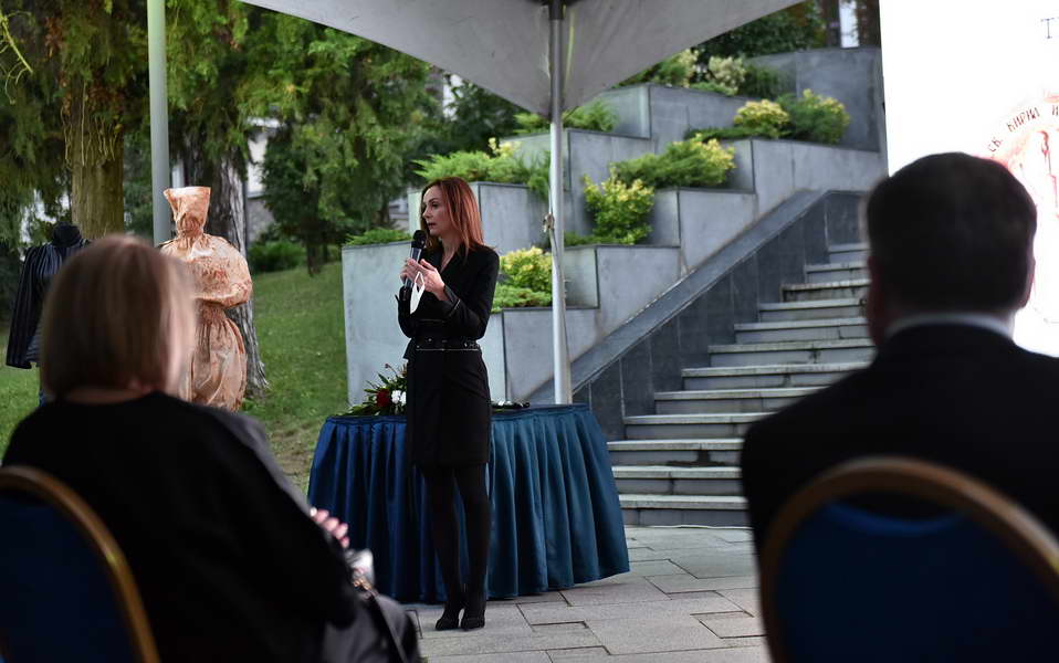 Сопругата на претседателот Пендаровски, домаќин на настанот “Три генерации македонска мода - пренесување на знаење“