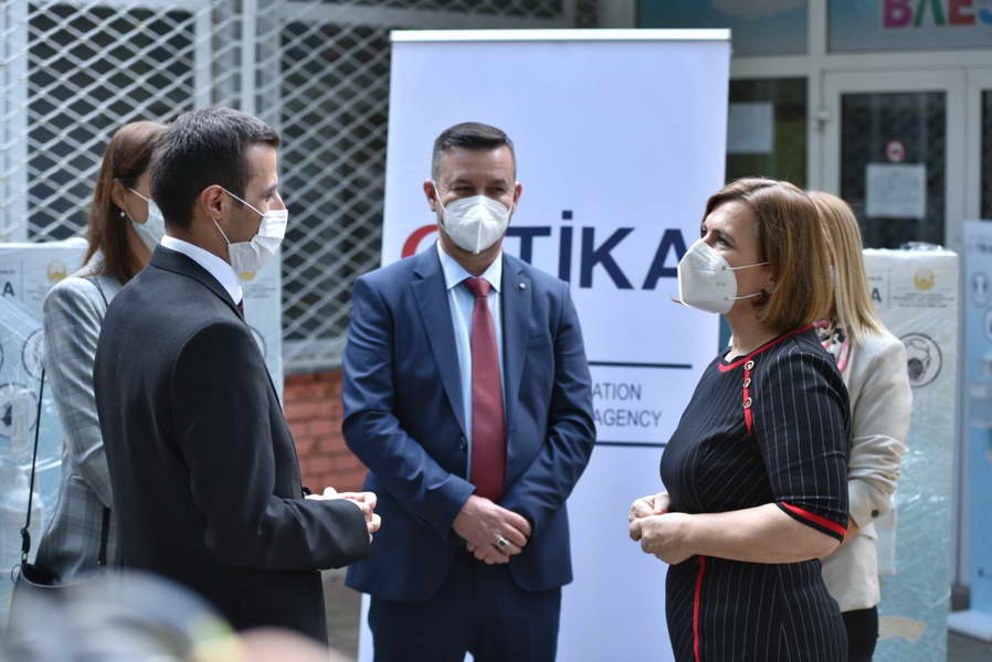 Турската агенција за соработка и координација –ТИКА донираше бесконтактни термометри и дезифициенти за детските градинки