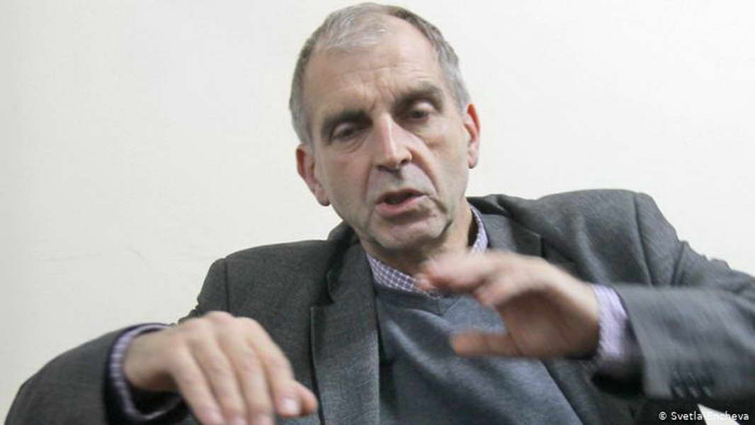 Дичев: Причините за блокада се поврзани со амбициите на Каракачанов