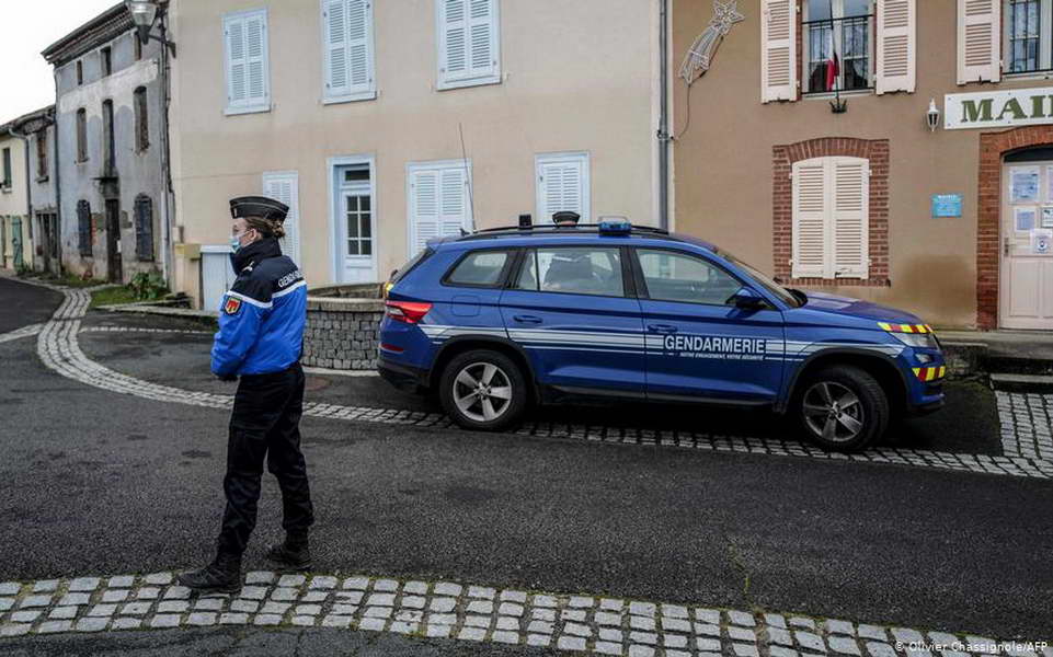 Франција во шок и тага по убиството на тројца полицајци