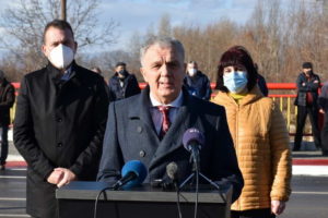 Прилеп: Градоначалникот Јованоски и министерот Бочварски го предадоа во употреба новиот армирано-бетонски мост