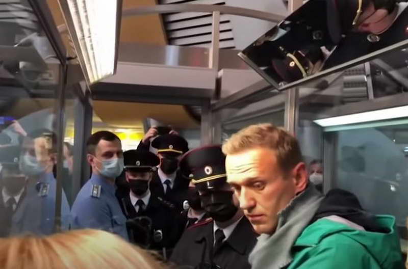 Алексеј Навални уапсен по пристигнувањето во Москва