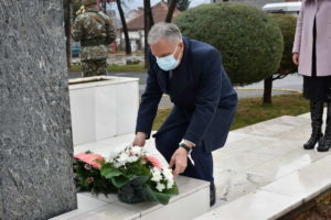 Касарната „Мирче Ацев“ и прилепската Гимназија ја одбележаа 78-годишнината од загинувањето на нивниот патрон