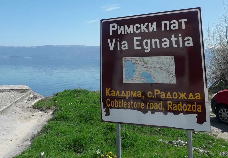 УНЕСКО: Пругата, автопатот, гасоводот и далноводот кон Албанија да се градат по една траса