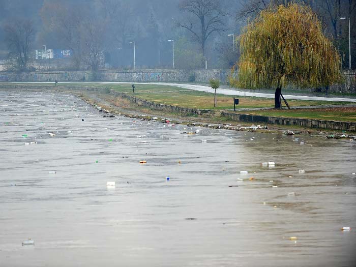 Врнежите предизвикаа излевање на Вардар, Крива Река и Пчиња, во Гостивар водата забранета за пиење