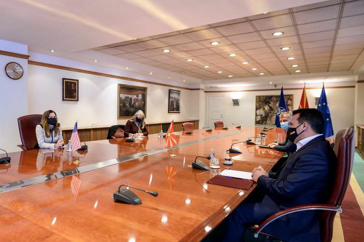 Средба на премиерот Заев со амбасадорката на САД Брнз: Искажана поддршка за борбата против корупцијата и европските реформи