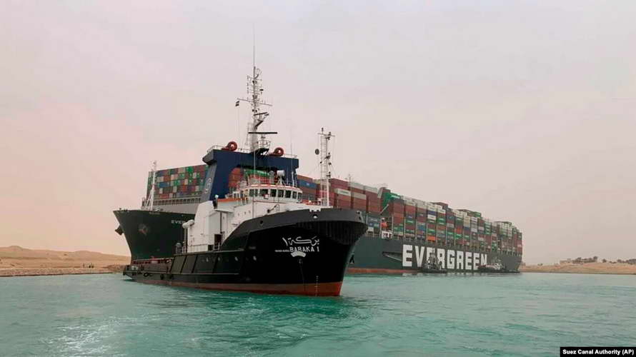 Поместен бродот кој го блокира Суецкиот Канал